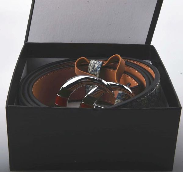 2021 new designer luxury brand belts male women jeans belt metal smooth buckle leisure, Black;brown
2021 new designer luxury brand belts male women jeans belt metal smooth buckle leisure, Black;brown