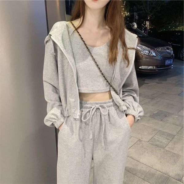 autumn 2020 new korean version, salt and sweet fried street three piece et, loose leisure fashion sports suit girl., Gray
autumn 2020 new korean version, salt and sweet fried street three piece et, loose leisure fashion sports suit girl., Gray