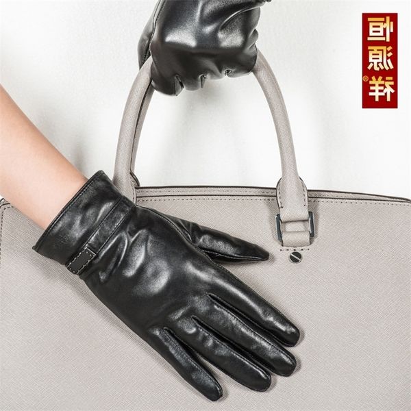hengyuanxiang cashmere thickened sheepskin gloves autumn and winter women's outdoor warm short touch screen leather hyx1431, Black
hengyuanxiang cashmere thickened sheepskin gloves autumn and winter women's outdoor warm short touch screen leather hyx1431, Black