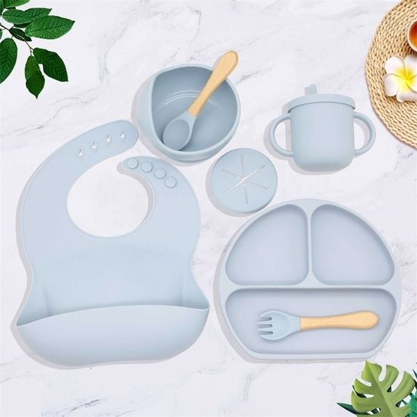 baby silicone bib divided dinner plate suction bowl spoon fork water cup with lid set training feeding food utensil dishes kit 220118
baby silicone bib divided dinner plate suction bowl spoon fork water cup with lid set training feeding food utensil dishes kit 220118