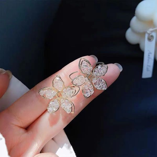 new korean version chaowang red advanced sense flower fashion versatile temperament earrings, Black
new korean version chaowang red advanced sense flower fashion versatile temperament earrings, Black