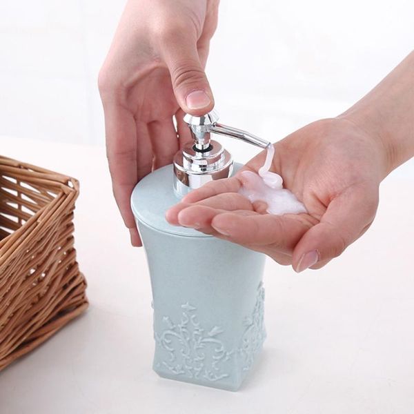 european-style carved shower gel divided empty bottle hand sanitizer shampoo dispenser resin soap emulsion pressed bottles liquid
european-style carved shower gel divided empty bottle hand sanitizer shampoo dispenser resin soap emulsion pressed bottles liquid