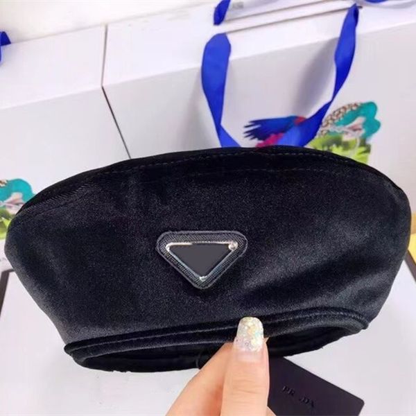 2021 early autumn new men women's beret luxury brand p triangle retro black velvet hat, Blue;gray
2021 early autumn new men women's beret luxury brand p triangle retro black velvet hat, Blue;gray