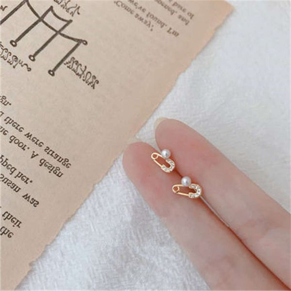 earrings pearl paper clips, pins, personalized temperament, net red,, cold style earrings, girl, Golden
earrings pearl paper clips, pins, personalized temperament, net red,, cold style earrings, girl, Golden