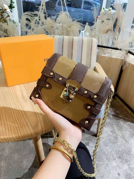the new 2021 female bag classic presbyopic soft box chain genuine leather purses handbags handbag shoulder bags women
the new 2021 female bag classic presbyopic soft box chain genuine leather purses handbags handbag shoulder bags women