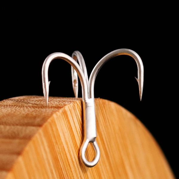 1pcs fishing treble hooks barbed with feather carbon steel strong winter fish tackle accessories
1pcs fishing treble hooks barbed with feather carbon steel strong winter fish tackle accessories