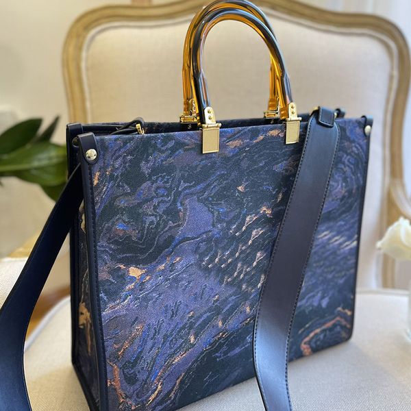 tot bag shoulder bags handbag fashion graphic print decoration travel business trip high-capacity convenient shopping amber handle
tot bag shoulder bags handbag fashion graphic print decoration travel business trip high-capacity convenient shopping amber handle