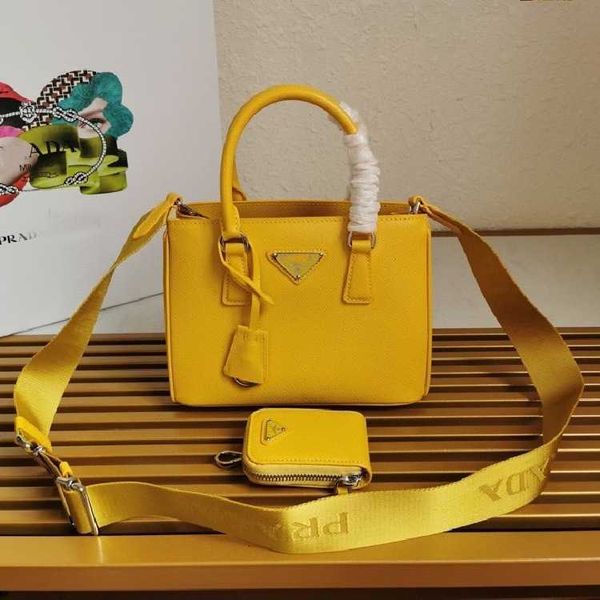 overseas shoulder korean fashion leisure women's versatile three in one killer bag messenger hand handbag
overseas shoulder korean fashion leisure women's versatile three in one killer bag messenger hand handbag