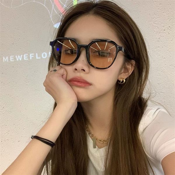 sunglasses concave shape korean version of ins street shooting fashion brown female wild model face small 2021 square, White;black
sunglasses concave shape korean version of ins street shooting fashion brown female wild model face small 2021 square, White;black
