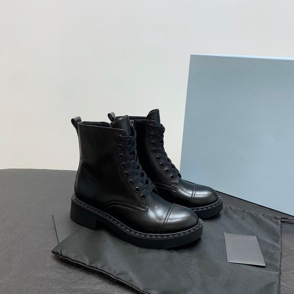 2021ss designer luxury women casual shoes autumn and winter short boots calfskin minimalist sports with box, Red;white
2021ss designer luxury women casual shoes autumn and winter short boots calfskin minimalist sports with box, Red;white