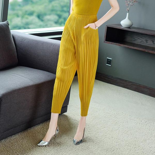 women's pants & capris summer thin loose miyak pleated bloomers women elastic waist pocket solid color casual harem female cropped trou, Black;white
women's pants & capris summer thin loose miyak pleated bloomers women elastic waist pocket solid color casual harem female cropped trou, Black;white