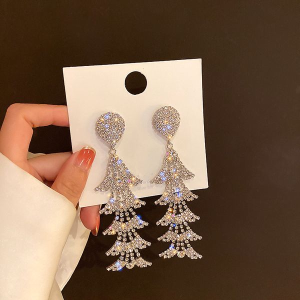 925 silver needle full diamond versatile niche design simple fashion net red same personalized earrings
925 silver needle full diamond versatile niche design simple fashion net red same personalized earrings