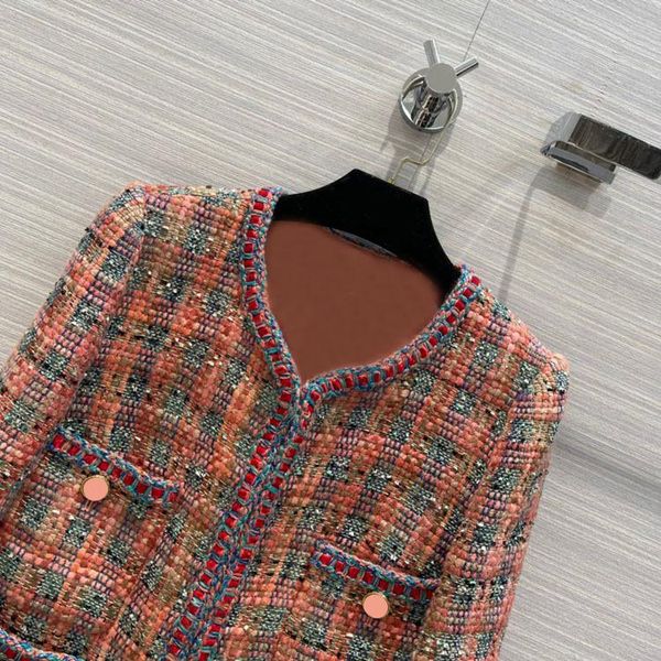 women's jackets high-end four-pocket woolen for women o-neck long sleeve 3d cut tweed plaid lady winter 2021, Black;brown
women's jackets high-end four-pocket woolen for women o-neck long sleeve 3d cut tweed plaid lady winter 2021, Black;brown