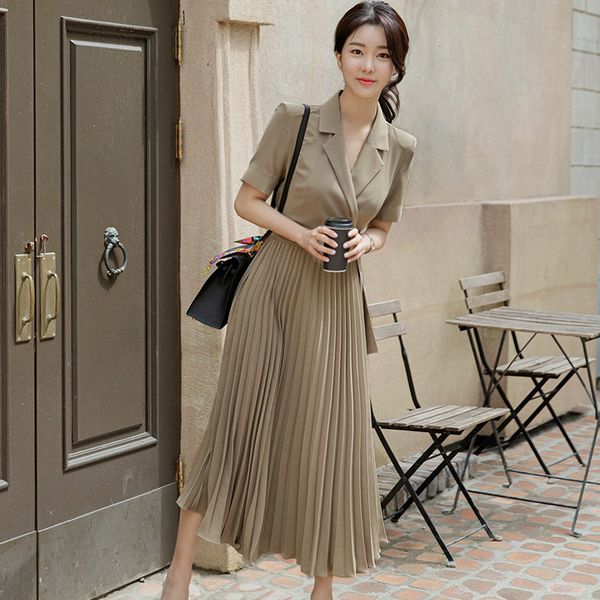 dresses elegant brand women clothing summer runway designer short sleeve pleated fashion notched collar with belt, Black;gray
dresses elegant brand women clothing summer runway designer short sleeve pleated fashion notched collar with belt, Black;gray