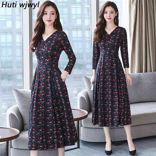 plus size autumn winter floral midi dresses women elegant korean bodycon v-neck dress party long sleeve maxi vestidos 210528, Black;gray
plus size autumn winter floral midi dresses women elegant korean bodycon v-neck dress party long sleeve maxi vestidos 210528, Black;gray