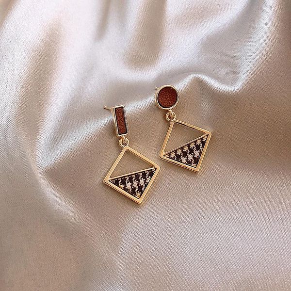 stud retro hong kong style earrings female 2021 wave korean fashion houndstooth, Golden;silver
stud retro hong kong style earrings female 2021 wave korean fashion houndstooth, Golden;silver