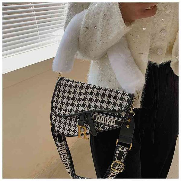 2022 factory outlet korean temperament lattice hair portable new versatile messenger bag female ins d1j7
2022 factory outlet korean temperament lattice hair portable new versatile messenger bag female ins d1j7
