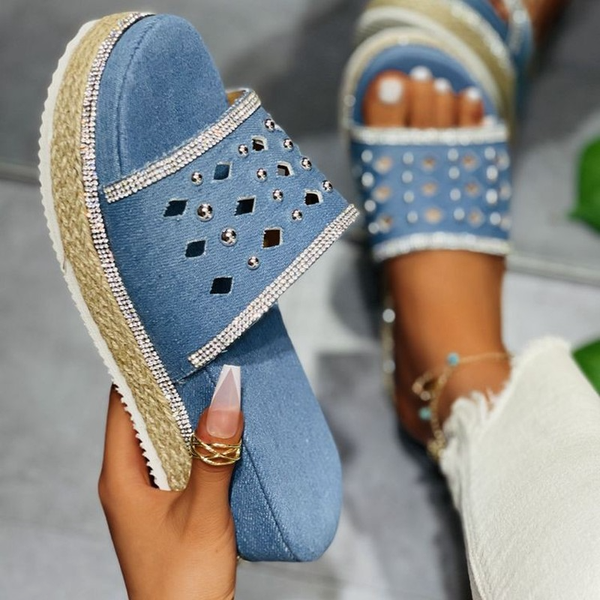 2021 womens slippers fashion sandals simple vamp rhinestone rivets embellished fashion thick-soled womens slippers beach shoes, Black
2021 womens slippers fashion sandals simple vamp rhinestone rivets embellished fashion thick-soled womens slippers beach shoes, Black