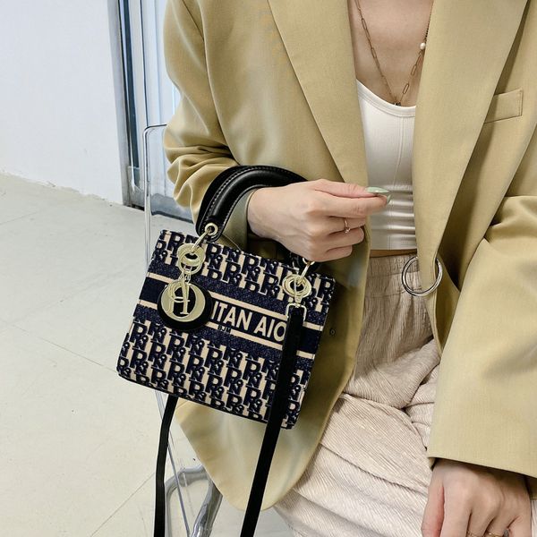 fashionable and versatile embroidery handbag style single shoulder messenger bag women's handbags
fashionable and versatile embroidery handbag style single shoulder messenger bag women's handbags