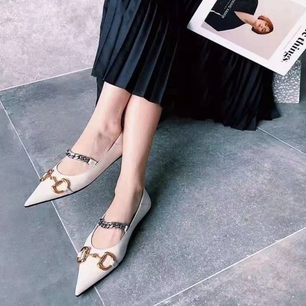 gao ding version pointed horse title buckle chain same flat shoes with one foot and two single ballet outlets, Black
gao ding version pointed horse title buckle chain same flat shoes with one foot and two single ballet outlets, Black