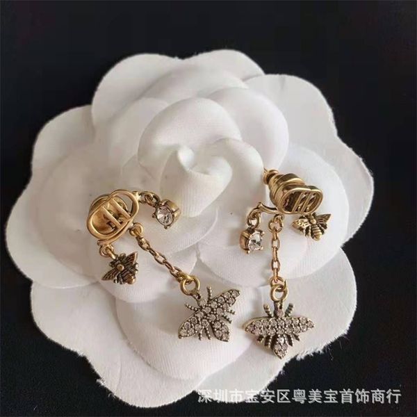 75% off outlet online bee 2021 rear mounted symmetrical earrings, Silver
75% off outlet online bee 2021 rear mounted symmetrical earrings, Silver