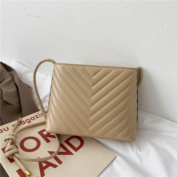 duffel bags fashion ladies shoulder bag 2021 diamond chain messenger solid color small fragrant embroidery thread
duffel bags fashion ladies shoulder bag 2021 diamond chain messenger solid color small fragrant embroidery thread