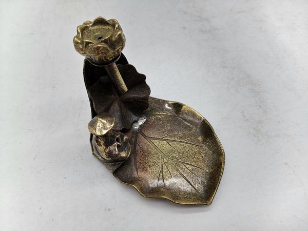 antiques bronze collection lotus leaf incense burner backflow shelf decoration handicraft mini indoor deodorant fragrance lamps
antiques bronze collection lotus leaf incense burner backflow shelf decoration handicraft mini indoor deodorant fragrance lamps