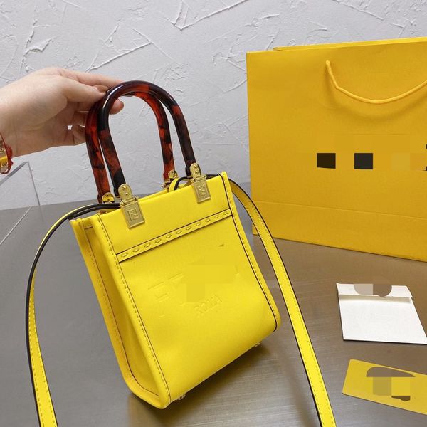 fend luxurys designers bag 2021 new portable messenger fashion women's bag tote shopping small square printing bag ysj
fend luxurys designers bag 2021 new portable messenger fashion women's bag tote shopping small square printing bag ysj