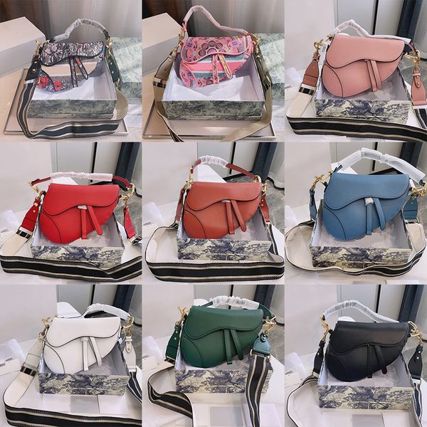 2021 brand designer's shoulder bags ladies' temperament fashion luxury frosted embroidered leather portable saddle bag
2021 brand designer's shoulder bags ladies' temperament fashion luxury frosted embroidered leather portable saddle bag