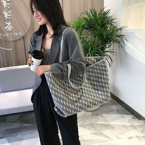 2022 factory wholesale for women in : large capacity canvas shopping , versatile one shoulder women's bag trend
2022 factory wholesale for women in : large capacity canvas shopping , versatile one shoulder women's bag trend