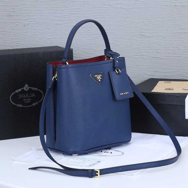2021 new trend bucket bag fashion simple cross grain temperament cowhide casual one shoulder versatile messenger handbag zly
2021 new trend bucket bag fashion simple cross grain temperament cowhide casual one shoulder versatile messenger handbag zly