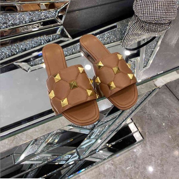 luxe merk klinknagel rhombic lederen vlakke strand slippers vrouwen slip op flip flop open teen zachte snoep kleur vakantie outdoor sandaal, Black
luxe merk klinknagel rhombic lederen vlakke strand slippers vrouwen slip op flip flop open teen zachte snoep kleur vakantie outdoor sandaal, Black