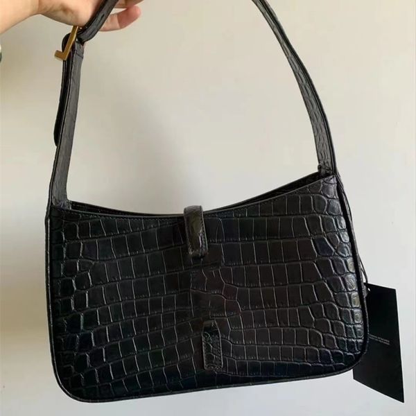 2021 re-edition underarm bag leather shoulder bags women's crossbody handbag delivery
2021 re-edition underarm bag leather shoulder bags women's crossbody handbag delivery