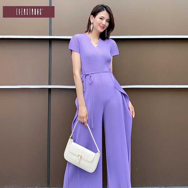 spring summer new solid loose-legged pants waist v-neck short-sleeved jumpsuit women's irregular fashion suit 210421, Black;white
spring summer new solid loose-legged pants waist v-neck short-sleeved jumpsuit women's irregular fashion suit 210421, Black;white
