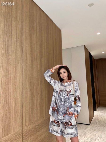 women's tracksuits w2046 fashion women sets 2021 runway luxury european design party style clothing, Gray
women's tracksuits w2046 fashion women sets 2021 runway luxury european design party style clothing, Gray
