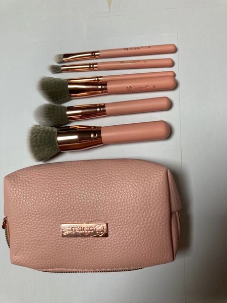 bh mini portable 6pcs wooden handle makeup brush sets with pu bag beauty tools
bh mini portable 6pcs wooden handle makeup brush sets with pu bag beauty tools