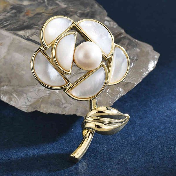 japanese and korean fritillaria freshwater pearl rose brooch high-end simple clothing pin temperament coat woman, Gray
japanese and korean fritillaria freshwater pearl rose brooch high-end simple clothing pin temperament coat woman, Gray