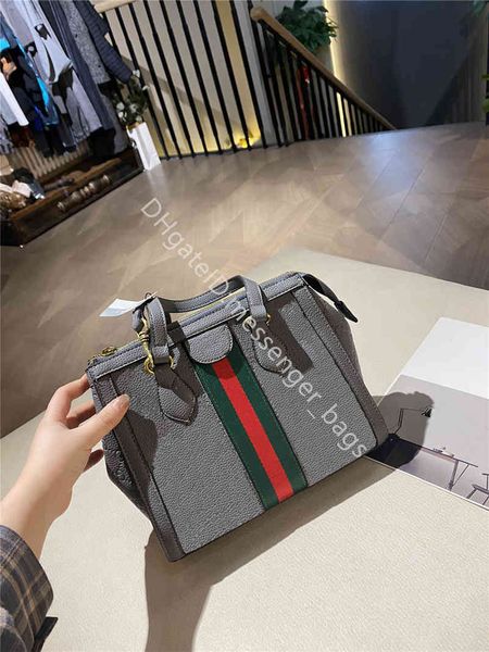 2021 ss lady fashion handbags two-tone genuine leather classic retro all-match simplicity two-color stripes pillow casual totes
2021 ss lady fashion handbags two-tone genuine leather classic retro all-match simplicity two-color stripes pillow casual totes