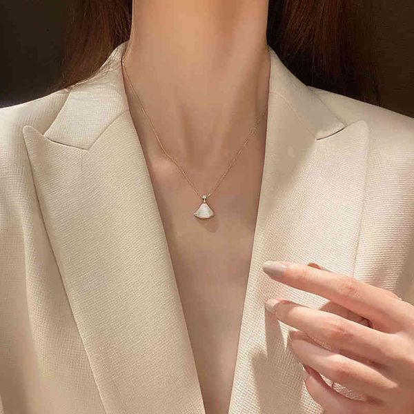 the new small home dress, agate necklace, fan, white fritillary, tiktok, red and the voice., Silver
the new small home dress, agate necklace, fan, white fritillary, tiktok, red and the voice., Silver