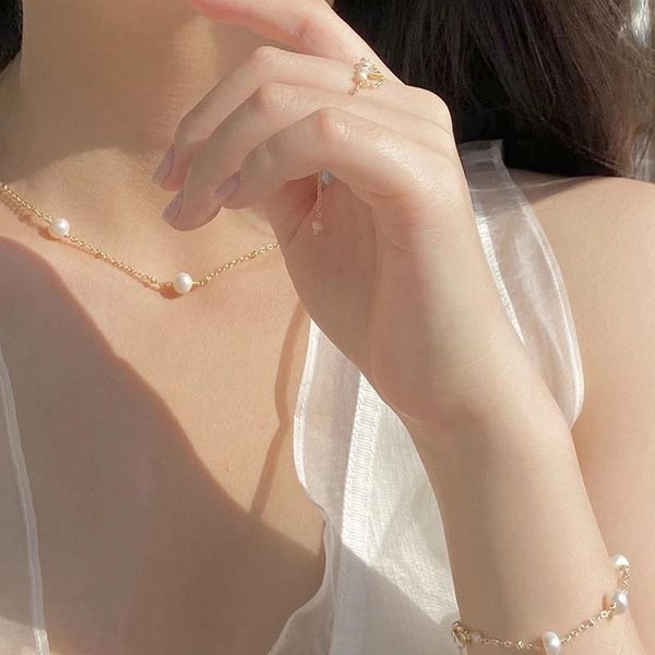 chains aomu fashion gold color metal imitated pearl thin lock necklace simple classic hollow clavicle chain for women accessories, Silver
chains aomu fashion gold color metal imitated pearl thin lock necklace simple classic hollow clavicle chain for women accessories, Silver