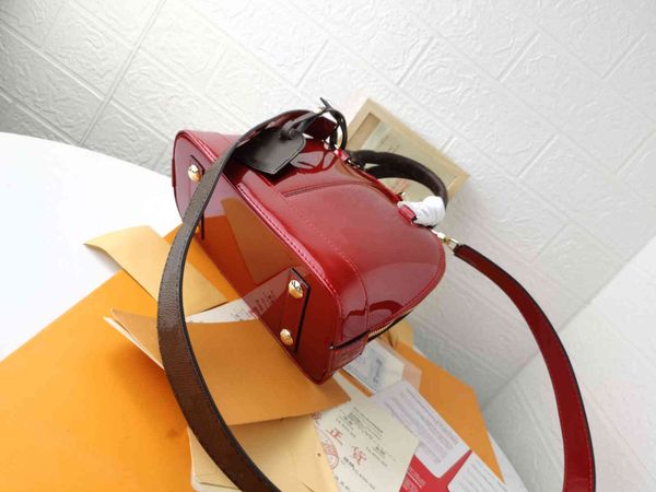 handbag multi pochette bag crossbody bags 2021 portable shell bag patent leather glossy single-shoulder messenger bags embossed fashion unde
handbag multi pochette bag crossbody bags 2021 portable shell bag patent leather glossy single-shoulder messenger bags embossed fashion unde