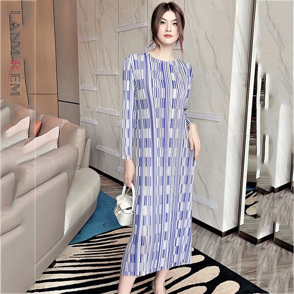 spring summer printed white striped round neck long-sleeved pleated dress plus size ladies 2e1190 210507, Black;gray
spring summer printed white striped round neck long-sleeved pleated dress plus size ladies 2e1190 210507, Black;gray