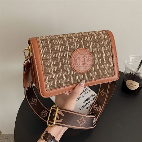 factory store shop simple letter popular new fashion one shoulder messenger large capacity small square bag female wholesale store
factory store shop simple letter popular new fashion one shoulder messenger large capacity small square bag female wholesale store