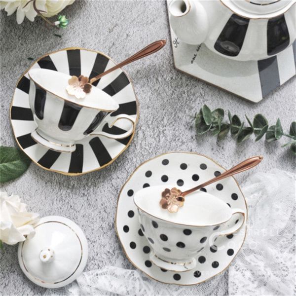1pcs flower shaped coffee cup saucer set european style ceramic afternoon tea set fine bone china tea cup gold-rimmed drinkware 1715 v2
1pcs flower shaped coffee cup saucer set european style ceramic afternoon tea set fine bone china tea cup gold-rimmed drinkware 1715 v2