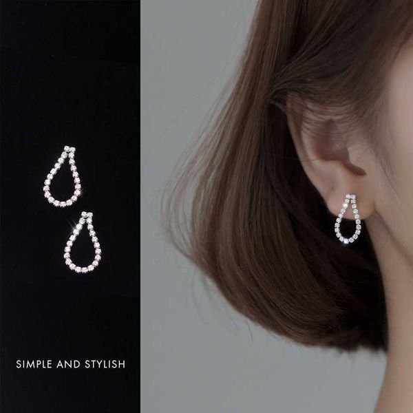 twinkling clear cz hollow out water drop shape 925 sterling silver stud earring for women girl original jewelry 210707, Golden;silver
twinkling clear cz hollow out water drop shape 925 sterling silver stud earring for women girl original jewelry 210707, Golden;silver