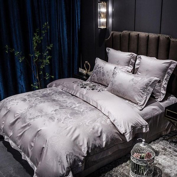 bedding sets four-piece set of european-style satin plain jacquard embroidery series.
bedding sets four-piece set of european-style satin plain jacquard embroidery series.