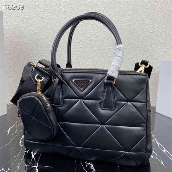 women luxurys designers bags 2021 sheepskin three one fashion high end spring and summer high-qua designer handbag handbags totes crossbody
women luxurys designers bags 2021 sheepskin three one fashion high end spring and summer high-qua designer handbag handbags totes crossbody