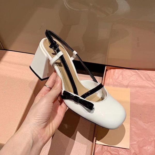 sandals 2021 summer style buckle belt female thick with fashion square head baotou patent women's shoes, Black
sandals 2021 summer style buckle belt female thick with fashion square head baotou patent women's shoes, Black