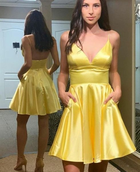 party dresses short satin v-neck homecoming with pockets spaghetti lace up back knee length yellow robes de soirée for women, White;black
party dresses short satin v-neck homecoming with pockets spaghetti lace up back knee length yellow robes de soirée for women, White;black