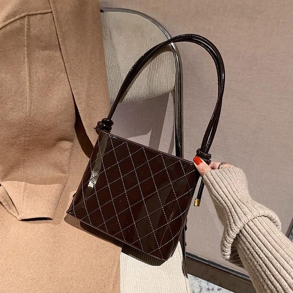 female diagonal net bag 2020 winter new retro shoulder and american rhombus european trendy pu red wild underarm mplgb
female diagonal net bag 2020 winter new retro shoulder and american rhombus european trendy pu red wild underarm mplgb